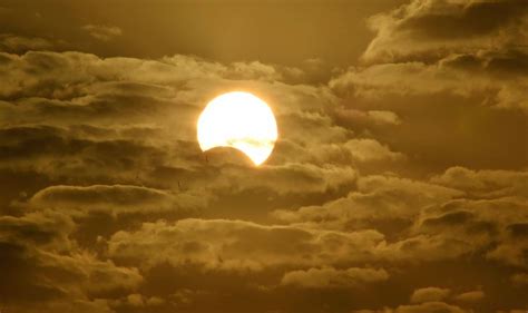solar eclipse in kuwait today time